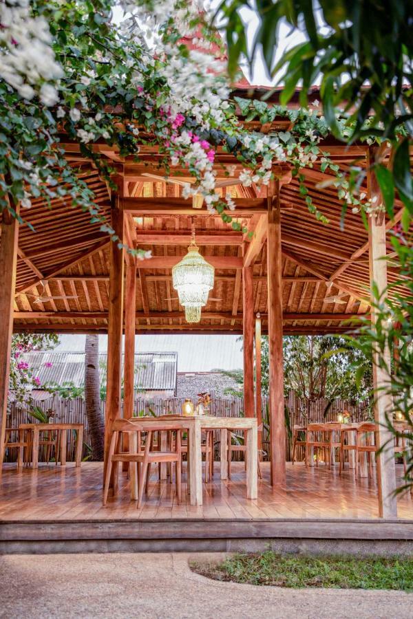 Hotel United Colors Of Gili à Gili Meno Extérieur photo